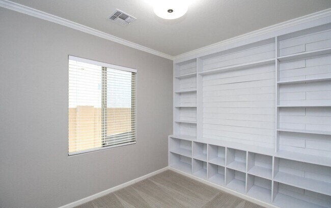 Building Photo - Stunning 3-bedroom, 3-bathroom home located in the heart of Peoria, AZ.