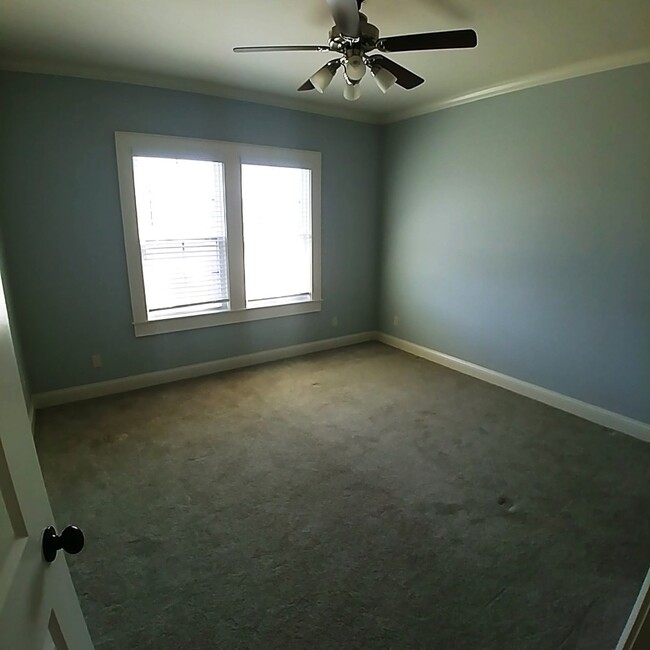 Building Photo - 104 Perfect Pl