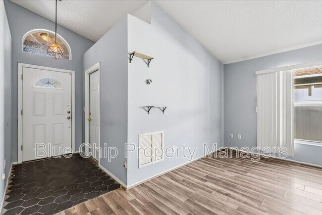 Building Photo - 2229 Hannah Ln