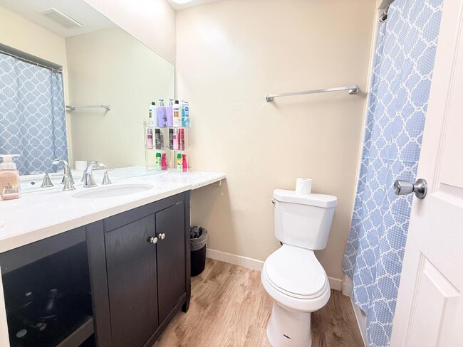 Building Photo - 3108 Roberts Dr