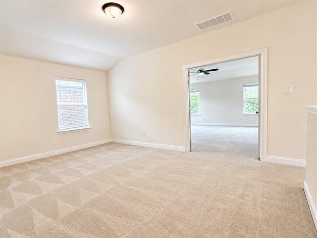 Building Photo - 2101 Split Diamond Way