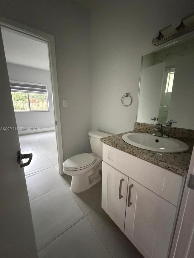 Building Photo - 381 E 50th St