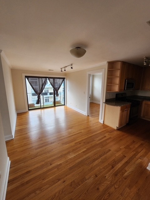 Building Photo - Buena Park - 1 bedroom + Den available ASAP!