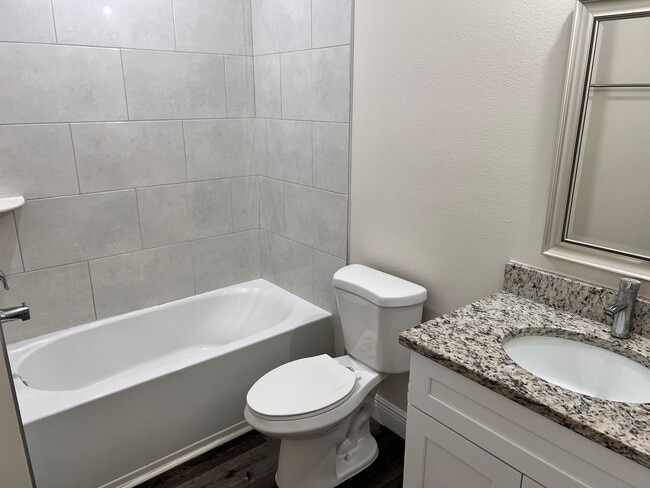 Building Photo - New Designer 3/2 in Kissimmee/Poinciana