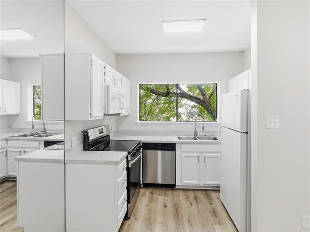 Building Photo - 7126 Holly Hill Dr