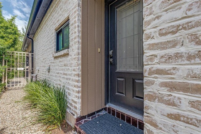 Building Photo - 14132 Bluebird Ln