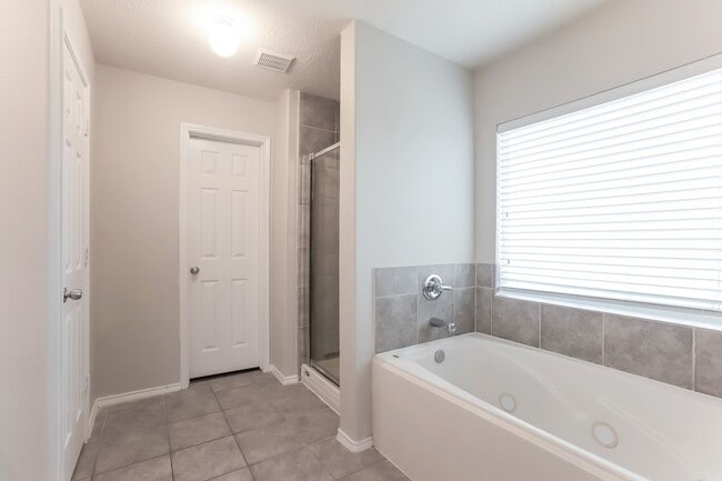 Building Photo - 20518 Holly Barr Ln