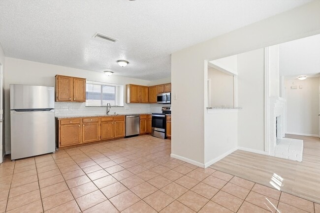 Building Photo - 1234 Roan Dr