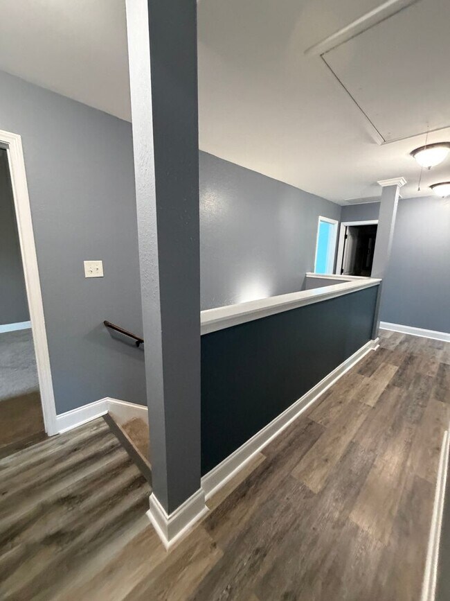 Building Photo - Large 4 Bedroom 2 1/2 Bath Pet Friendly Home For Rent!