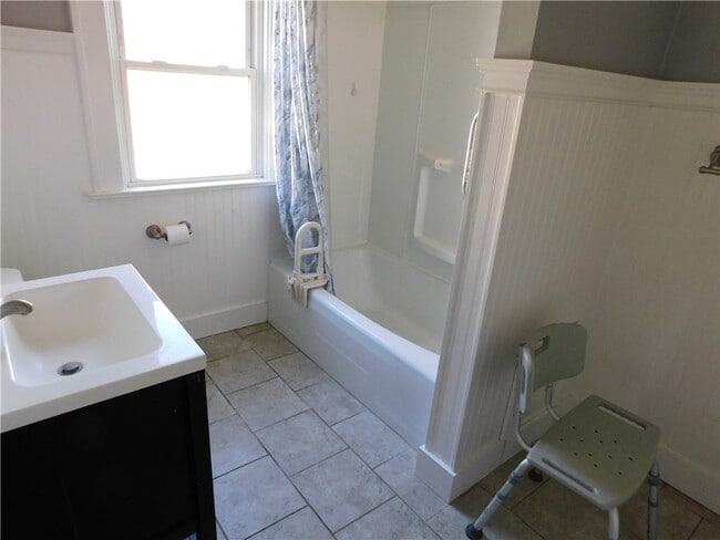 Building Photo - 125 W High Terrace