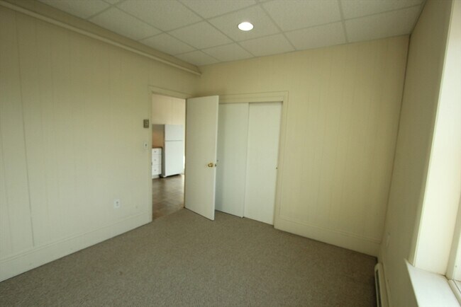 Building Photo - 18 E Central St