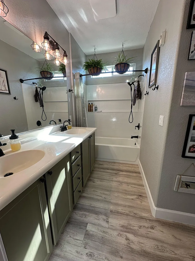 Master Bathroom - 2052 Boccioni Ln