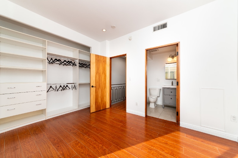 Building Photo - 5303 Satsuma Ave