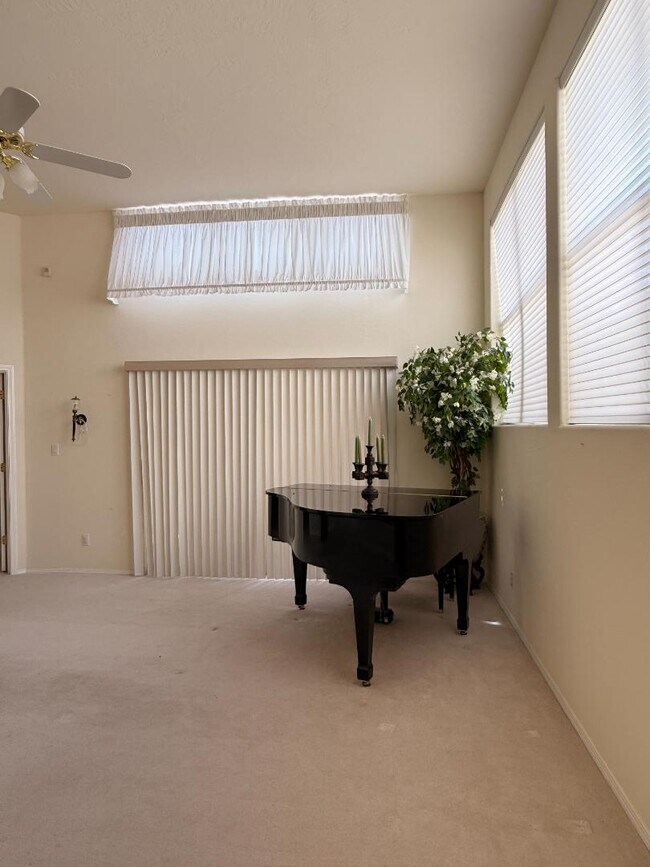 Building Photo - 711 Tramway Pl NE