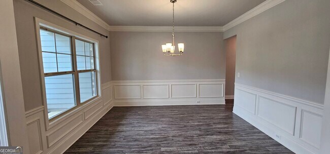 Building Photo - 352 Newshaw Dr