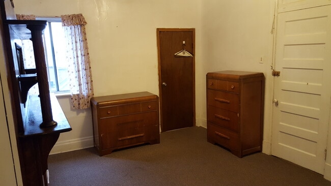 Building Photo - 16 Melba Pl