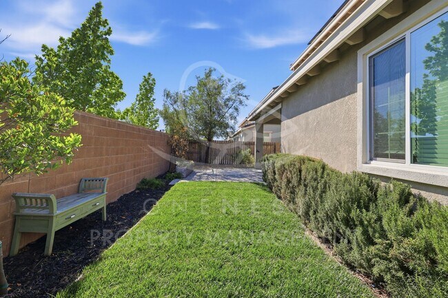 Building Photo - 4 bedroom, 3 bathroom - 2473 square feet; Twelve Bridges