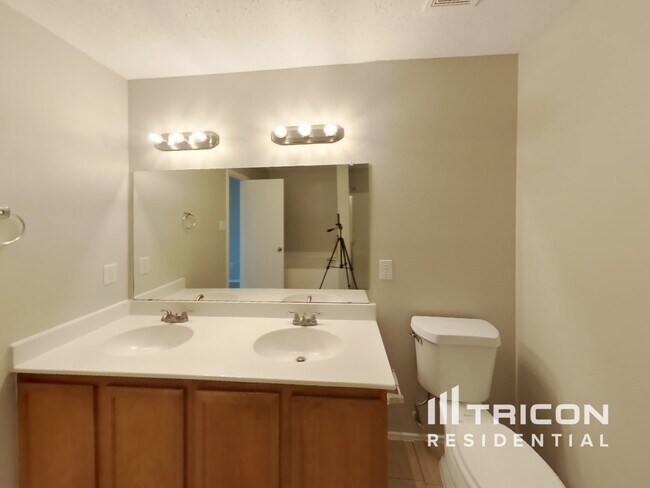 Building Photo - 508 Oriel Cir