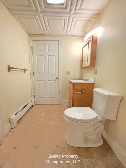 Building Photo - 128 Hammond St