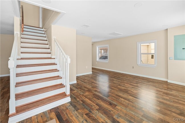 Building Photo - 9614 Maple Ave