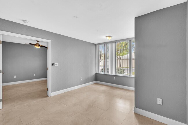 Building Photo - 2820 N Oakland Forest Dr