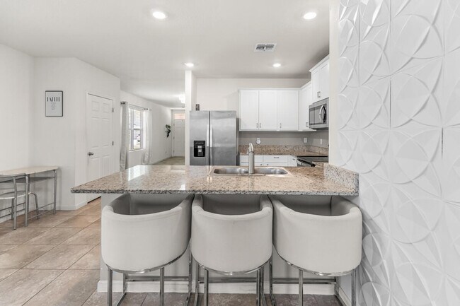 Building Photo - 11044 SW Vasari Way