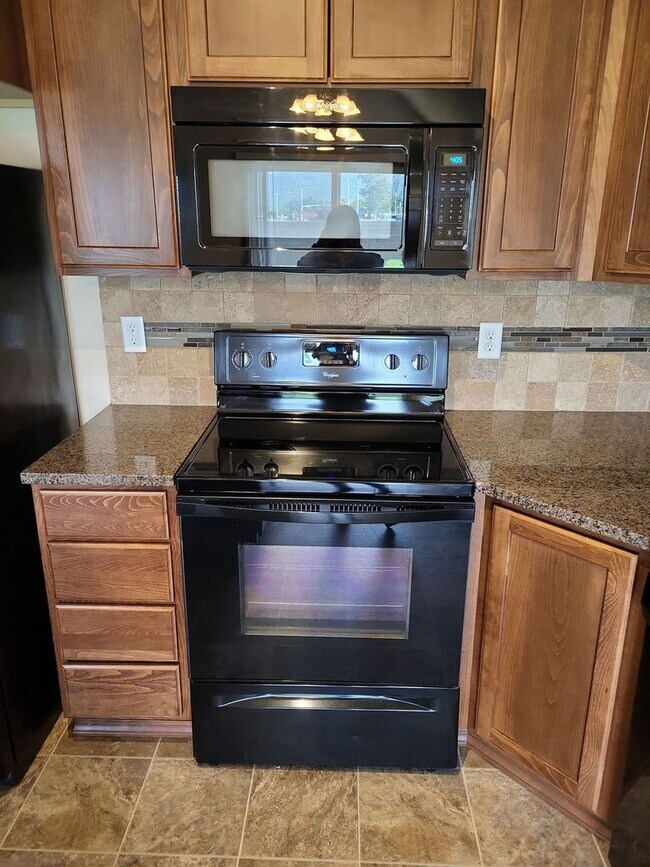 Building Photo - Beautiful home for rent in The Radiant Lake Estates!