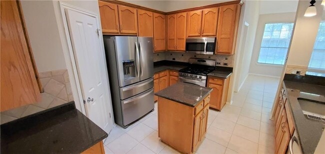 Building Photo - 1802 White Oak Cove