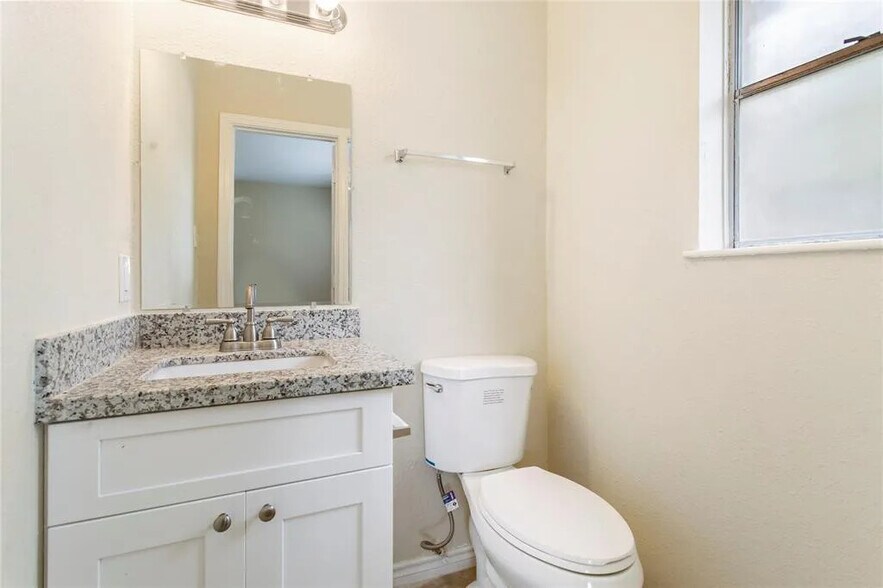 Building Photo - 5427 Bungalow Ln