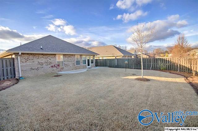 Building Photo - 303 Healey Dr