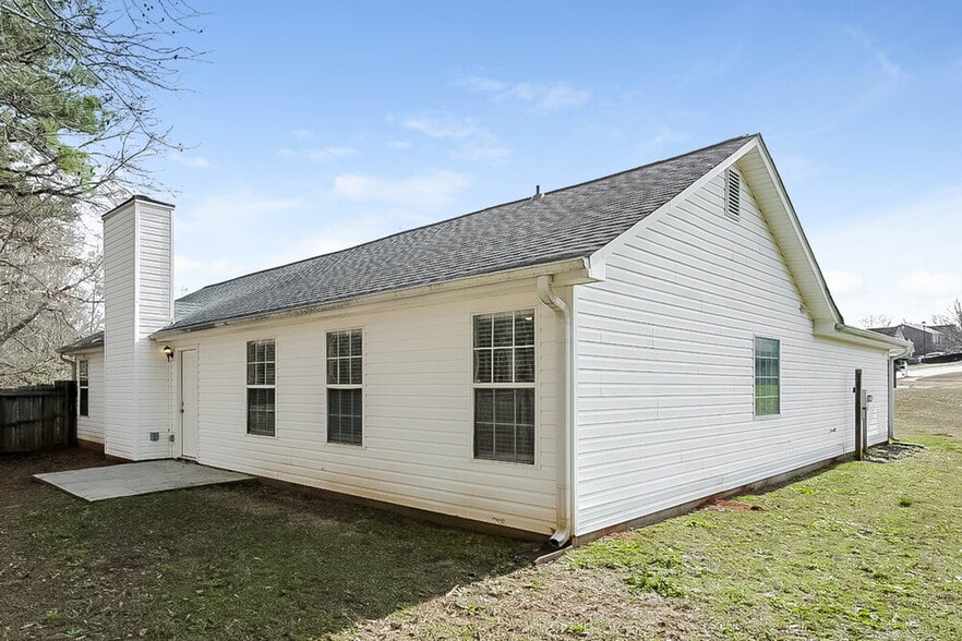 Building Photo - 3060 Century Ln