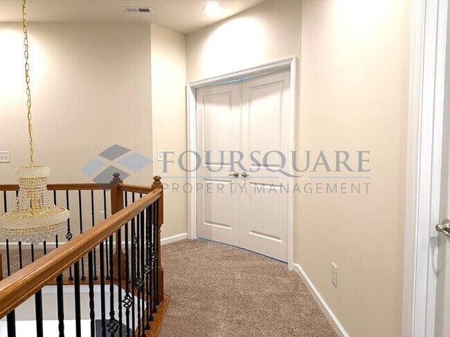 Building Photo - Beautiful 4-Bedroom Home Screened Porch & Bonus Room – Minutes from RTP, Shopping & Dining , Comm...