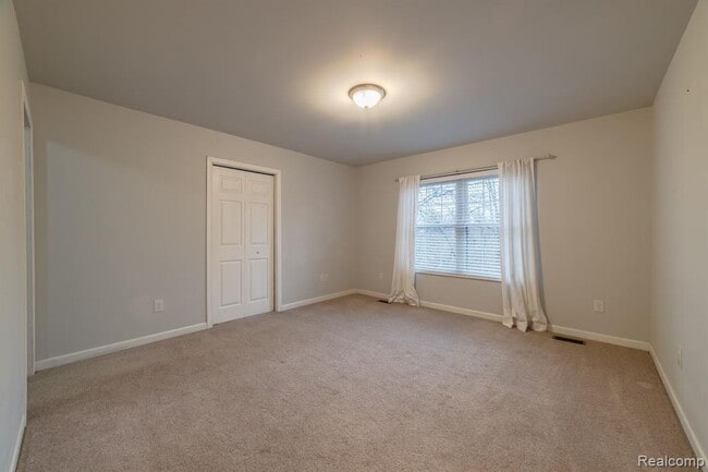 Building Photo - 324 Stratford Ln