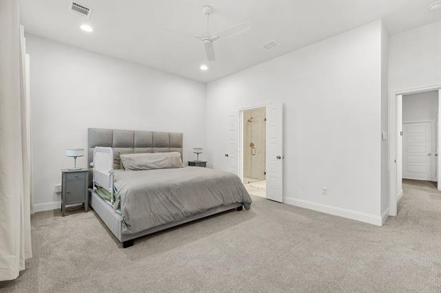 Building Photo - 2124 Village Walk Ln