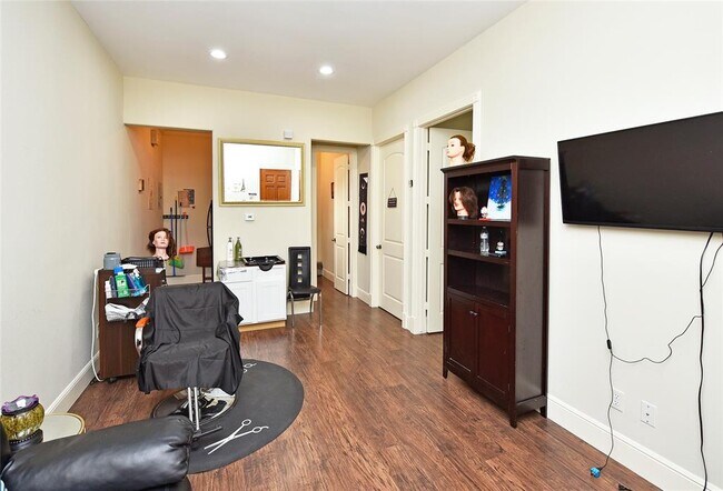 Building Photo - 12806 Willow Centre Dr