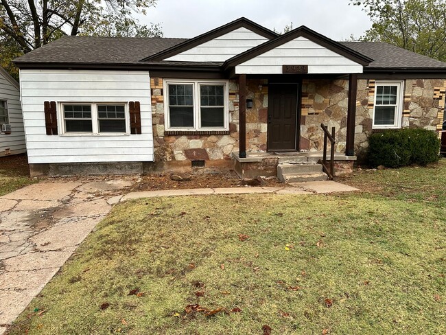 Building Photo - Move -in Special: Charming 3-Bedroom, 1-Ba...