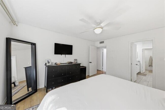 Building Photo - 133 Woodmere Square NW