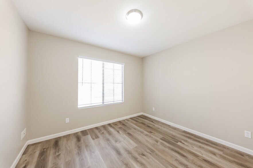 Building Photo - 3233 E Tonopah Dr