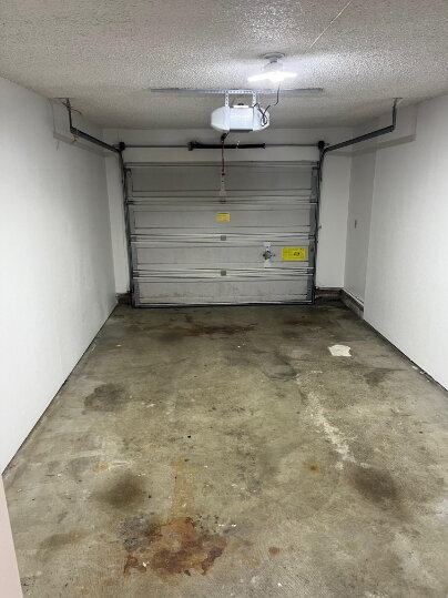 Building Photo - Updated Duplex with Garage