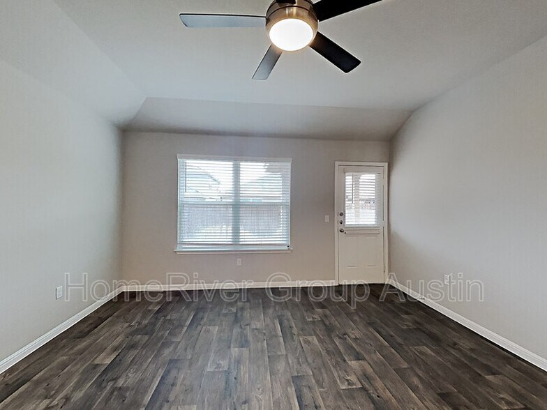 Building Photo - 120 Blue Sage Dr