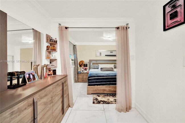 Building Photo - 6400 SW 62nd Ct