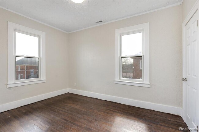 Building Photo - 3217 Elmhurst St