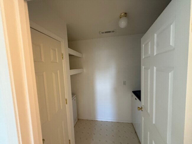 Building Photo - 2940 W Villard St