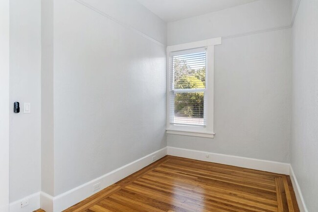 Building Photo - Fully Renovated 1 Bedroom in Downtown Palo...