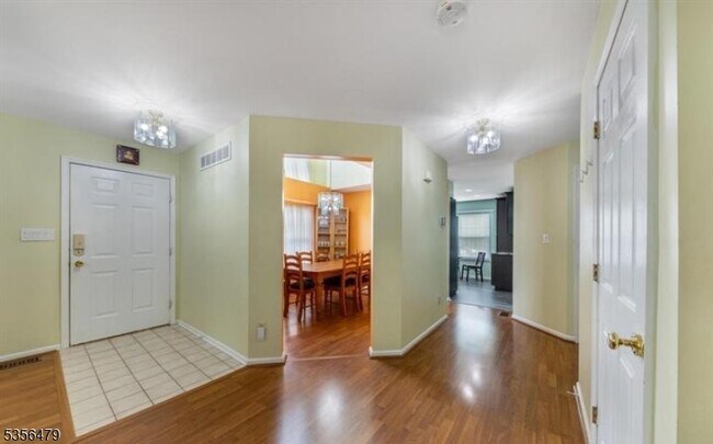 Building Photo - 105 Castleton Rd