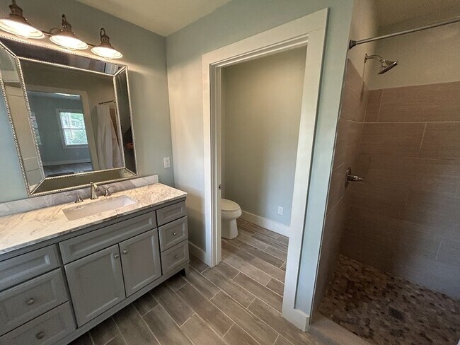 Building Photo - 1931 Stevens Dr NE