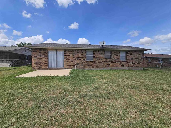 Building Photo - 6110 SW Park Pl