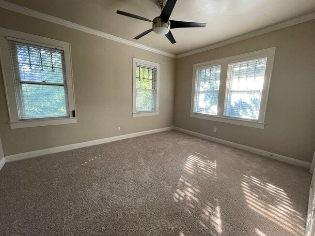 Building Photo - 2bed/1bath Duplex