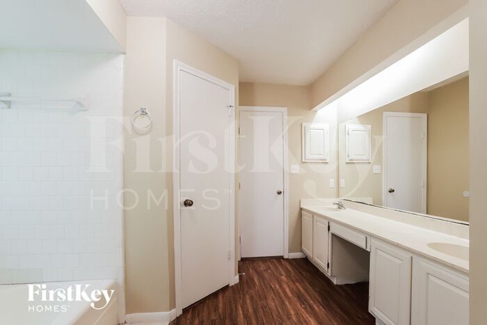 Building Photo - 2614 Forestbrook Dr