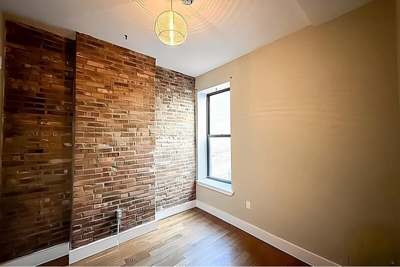 Building Photo - 404 Suydam St